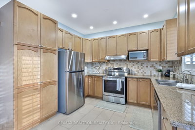 170 Silver Maple Road • Richmond Hill, ON photo 9
