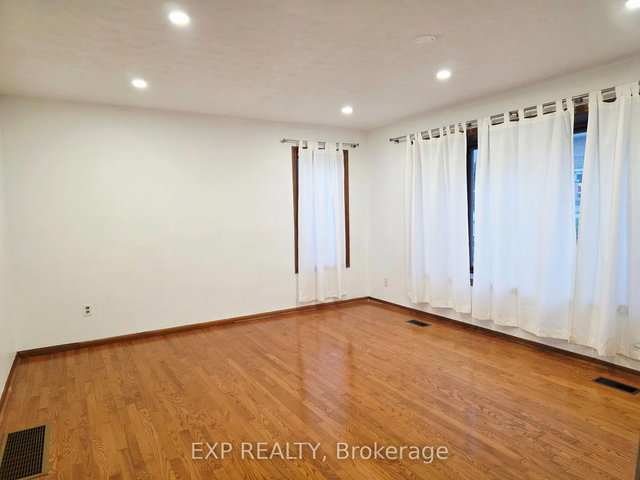 166 John Street W