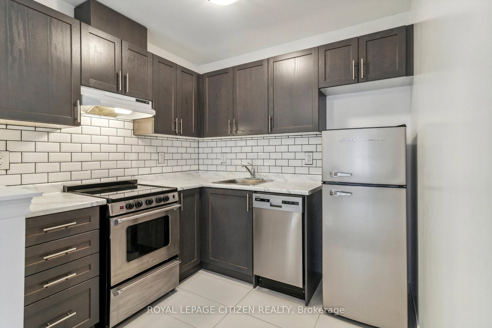 526 White's Hill Avenue, Unit B