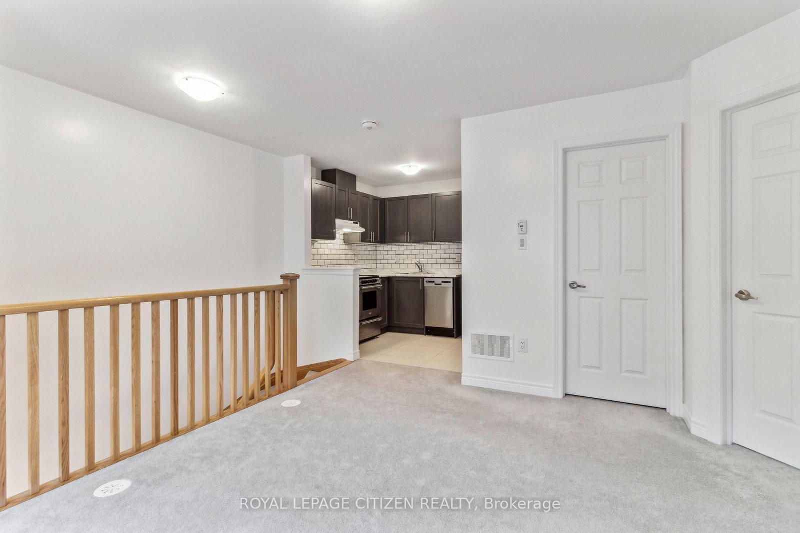 526 White's Hill Avenue, Unit B - Photo 15
