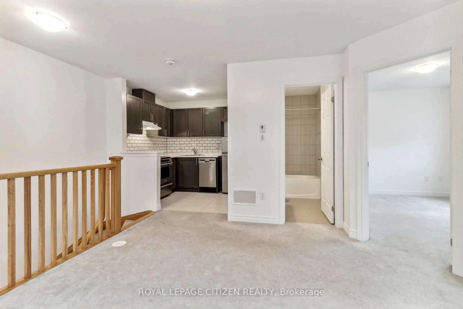 526 White's Hill Avenue, Unit B - Photo 20