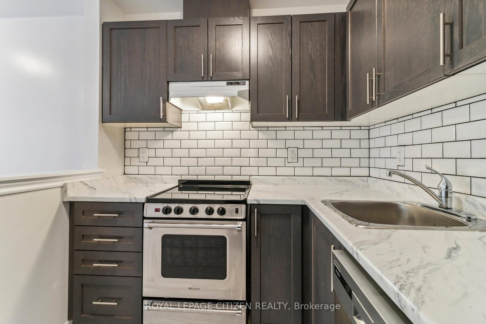 526 White's Hill Avenue, Unit B - Photo 23