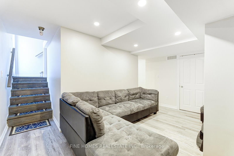 Lower - 26 Rockwood Cres, Vaughan, L4J 7T2 | Image 2