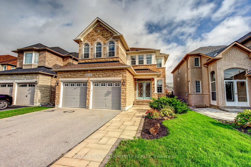 230 Humberland Dr, Richmond Hill, L4E 3T4 | Image 2
