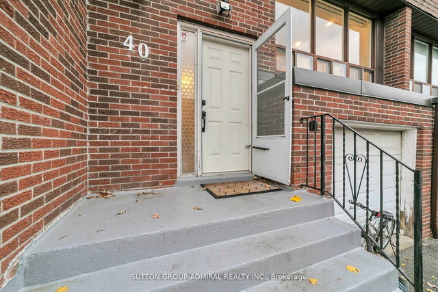 40 Stately Way