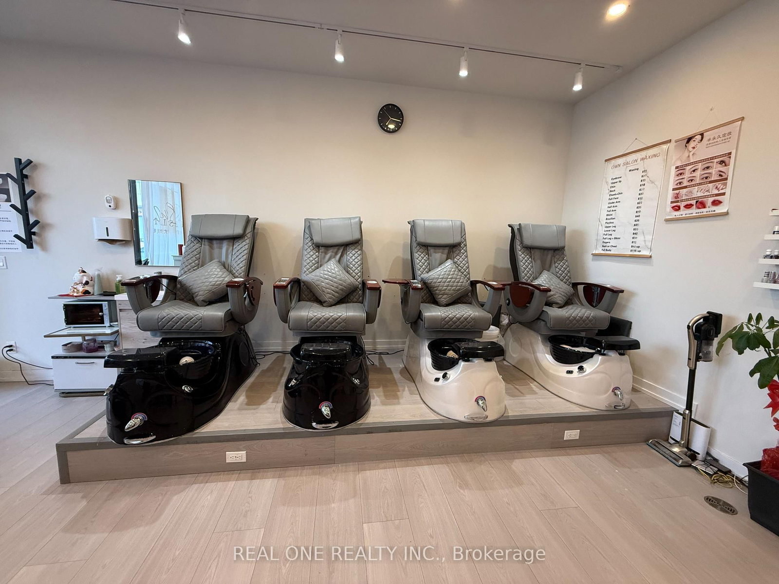 8392 kennedy Road, Unit 2 - Photo 8