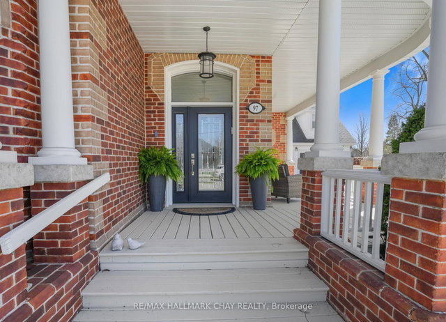 97 Nelson Street W