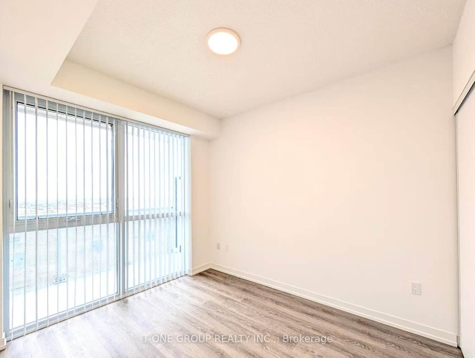 8 Interchange Way, Unit 2511 - Photo 6
