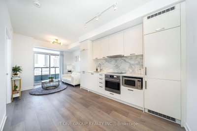Unit 921 — 38 Honeycrisp Crescent — photo 6