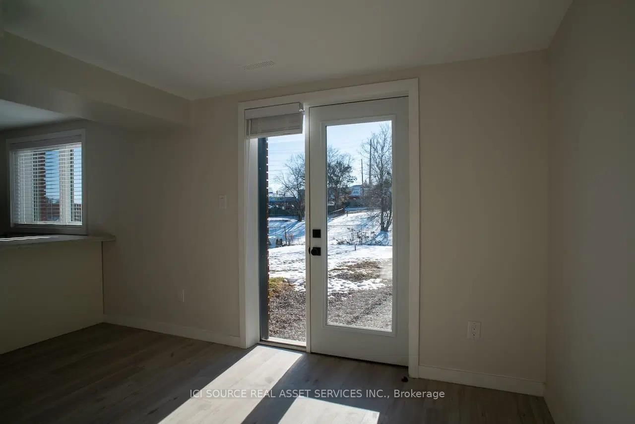B - 200 John Street W, Bradford West Gwillimbury 2