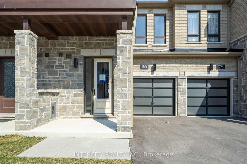176 Mumbai Dr, Markham, L3S 0G5 | Image 2