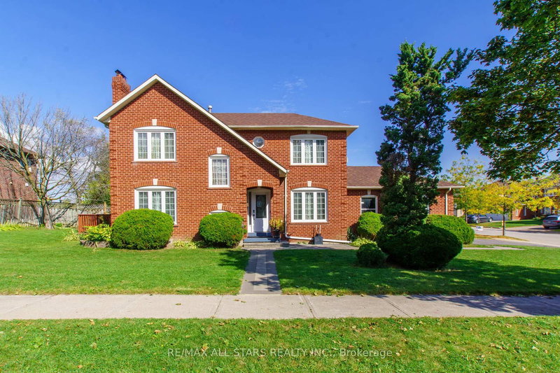 83 John Stiver Cres, Markham, L3R 9B3 | Image 2