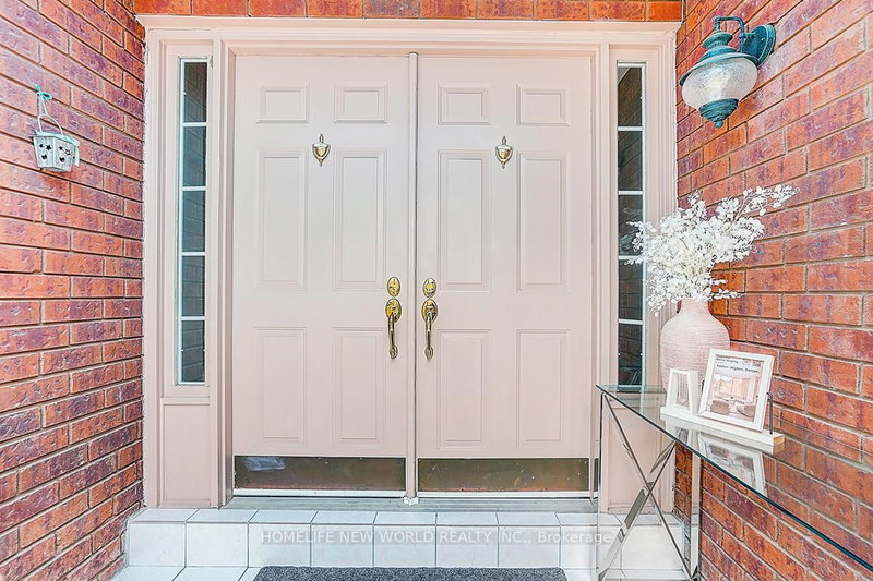 16 Kew Gdns, Richmond Hill, L4B 1R4 | Image 2