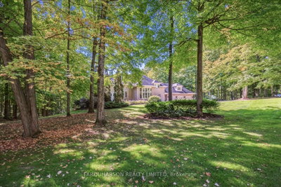 15 Skyridge Court • Whitchurch-Stouffville, ON photo 4