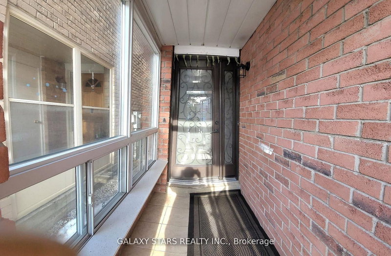 24 Pettigrew Crt, Markham, L3S 1L7 | Image 3