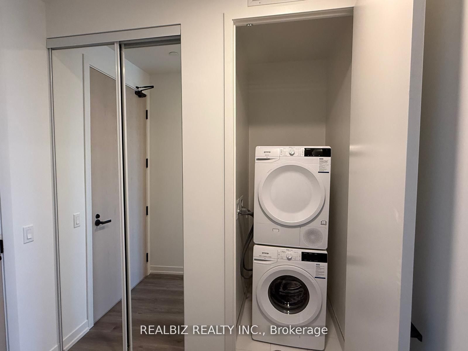 28 Interchange Way W, Unit 105 - Photo 14