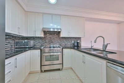 3-bed Townhouse · 10461 Woodbine Ave
