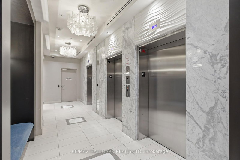 1112A - 9608 Yonge St, Richmond Hill, L4C 1V6 | Image 3