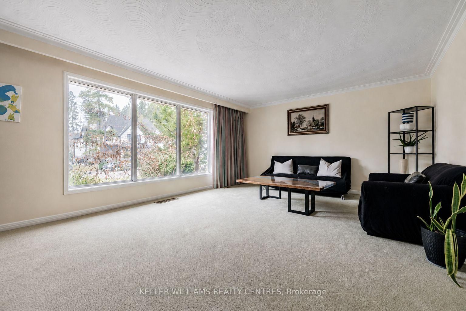 10 Hawthorne Lane • Aurora, ON photo 10