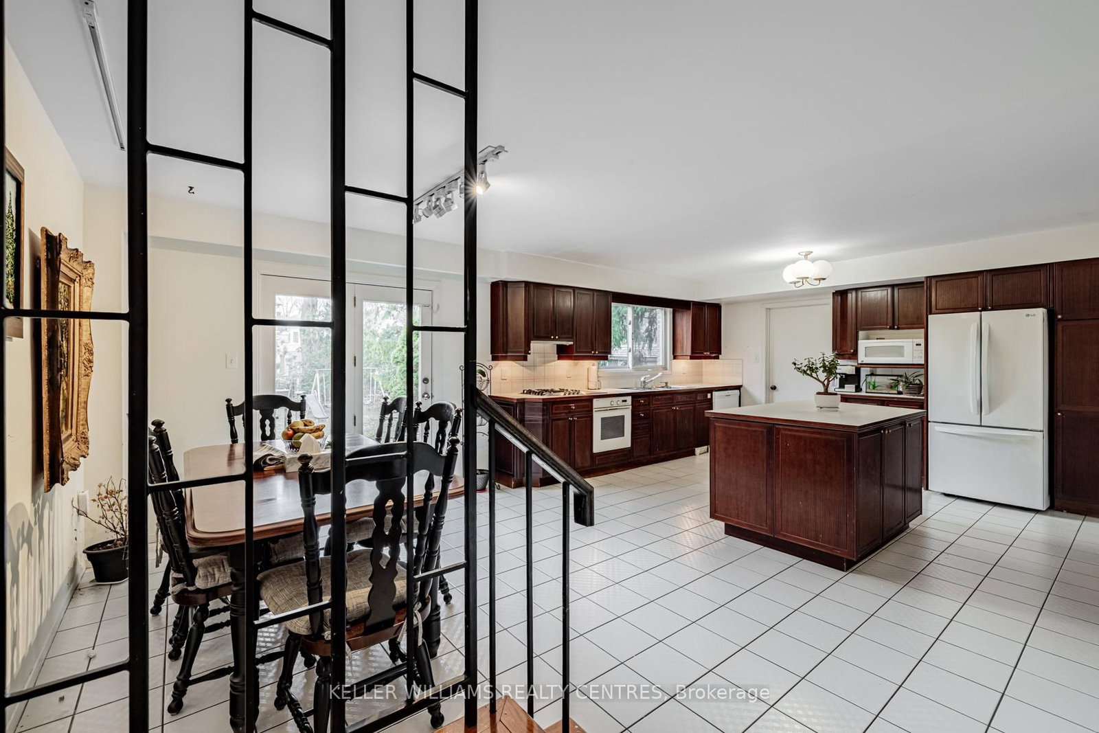 10 Hawthorne Lane • Aurora, ON photo 16