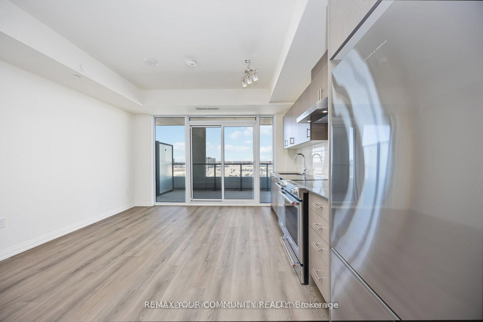 8960 Jane Street, Unit 429 - Photo 10