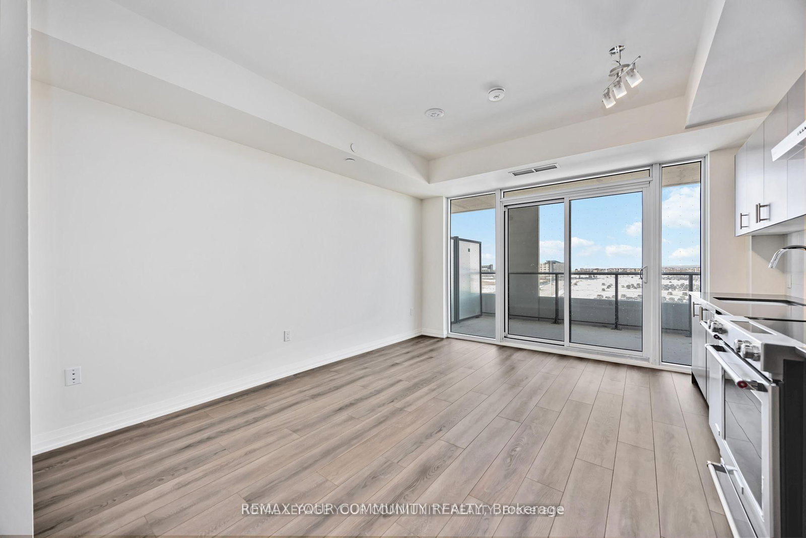 8960 Jane Street, Unit 429 - Photo 11