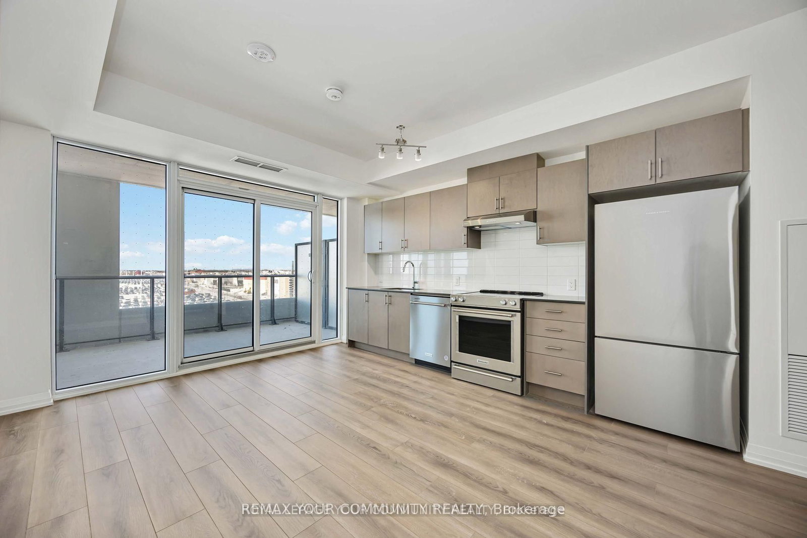8960 Jane Street, Unit 429 - Photo 13