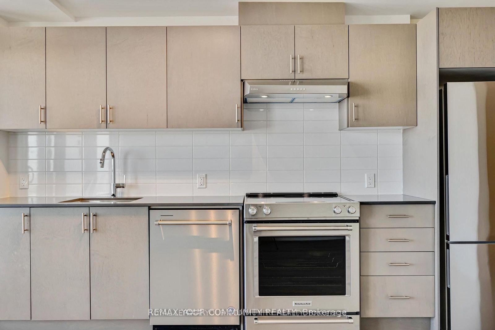 8960 Jane Street, Unit 429 - Photo 15