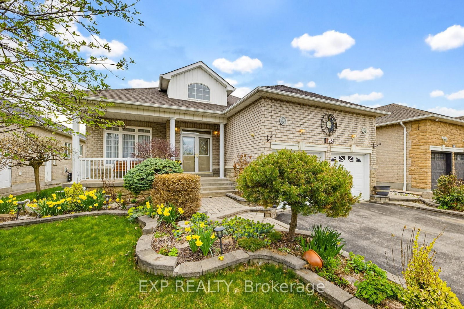 126 Carmela Avenue • Richmond Hill, ON photo 2