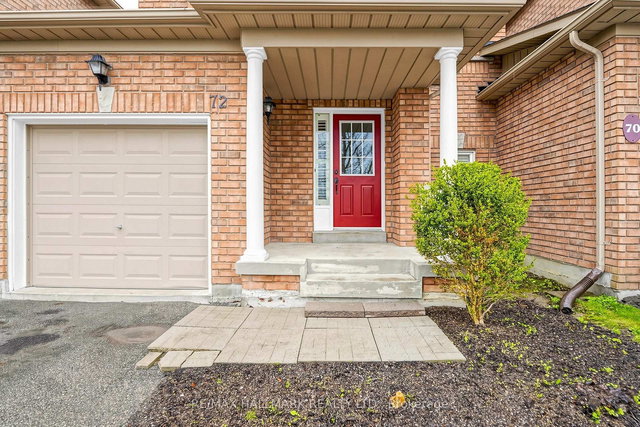 72 Walkview Crescent