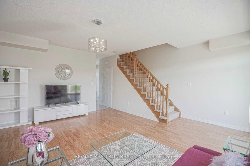 40 Comely Way, Markham, L3R 2L8 | Image 3