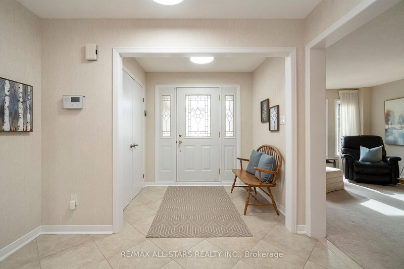 33 Carpenter Crt, Markham, L3P 6W3 | Image 2