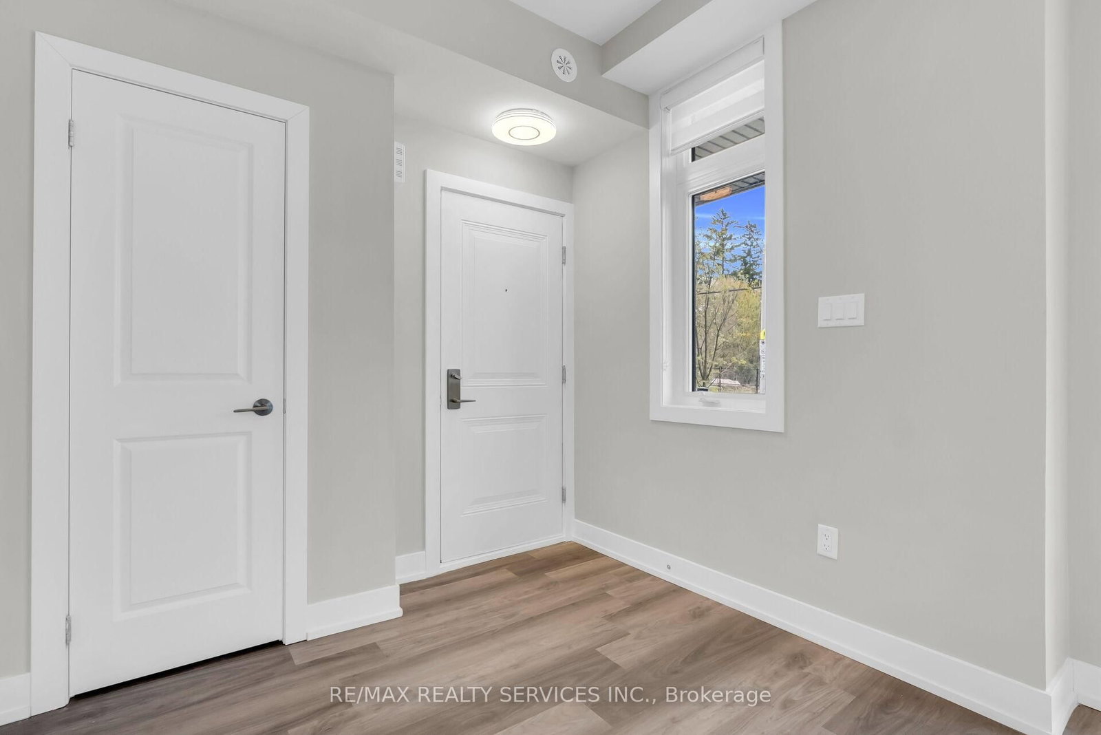 1 Bond Crescent, Unit 5 - Photo 11