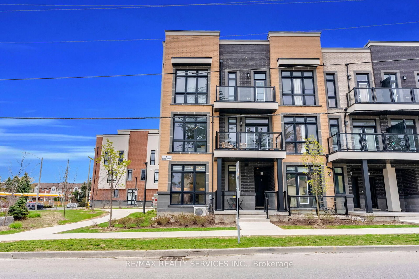 1 Bond Crescent, Unit 5 - Photo 3