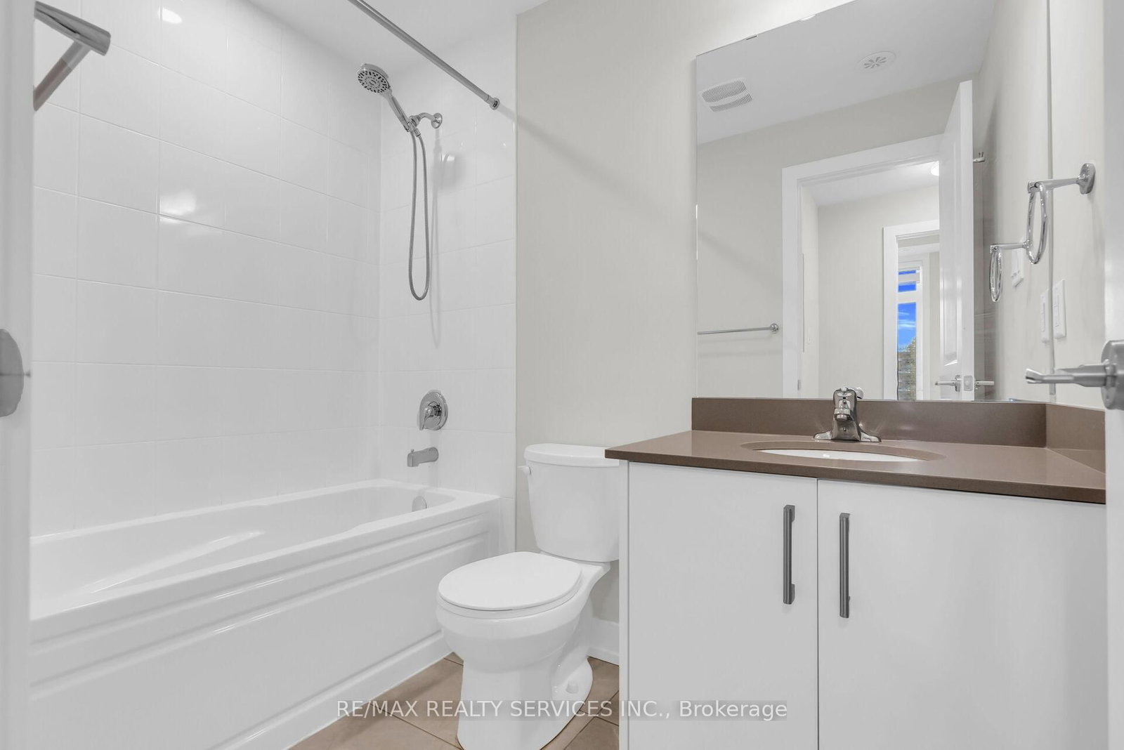1 Bond Crescent, Unit 5 - Photo 31