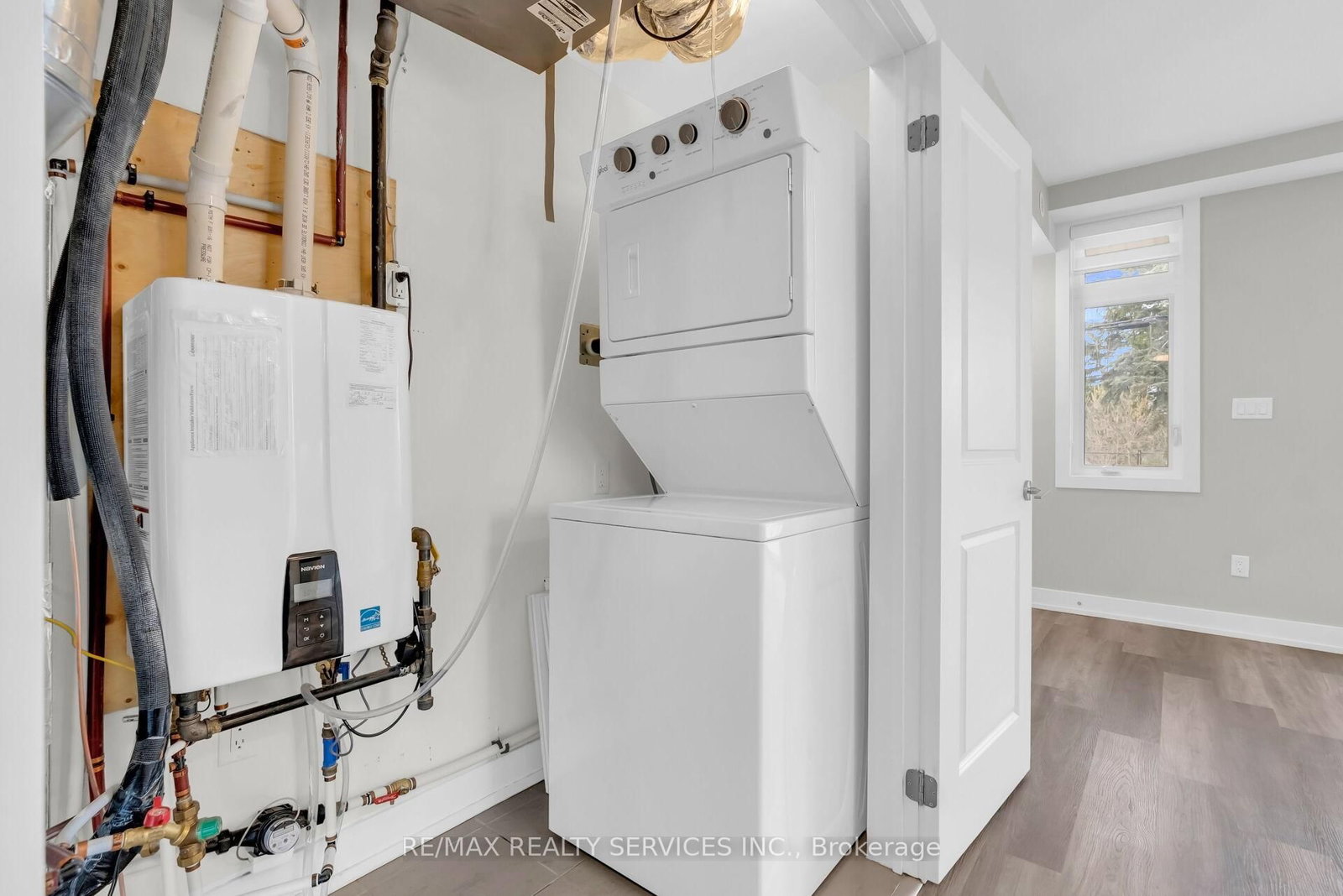 1 Bond Crescent, Unit 5 - Photo 33