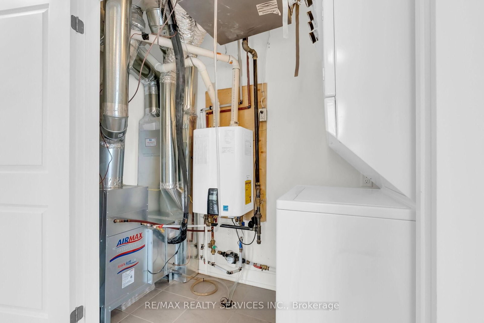 1 Bond Crescent, Unit 5 - Photo 34