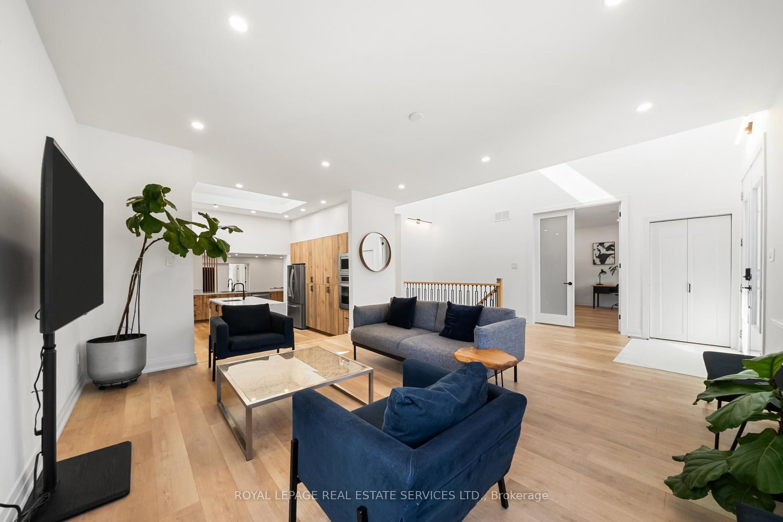 296 Lennox Avenue • Richmond Hill, ON photo 4