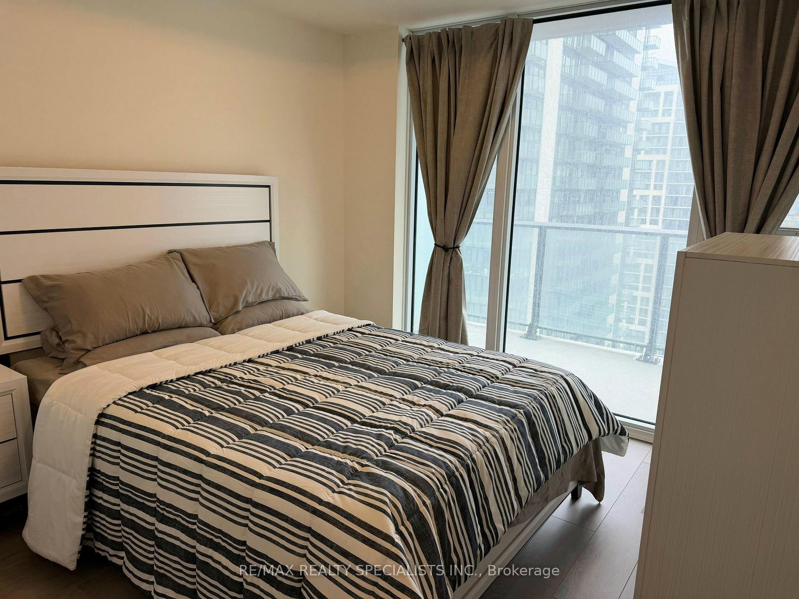 8960 Jane Street, Unit 2017 - Photo 8