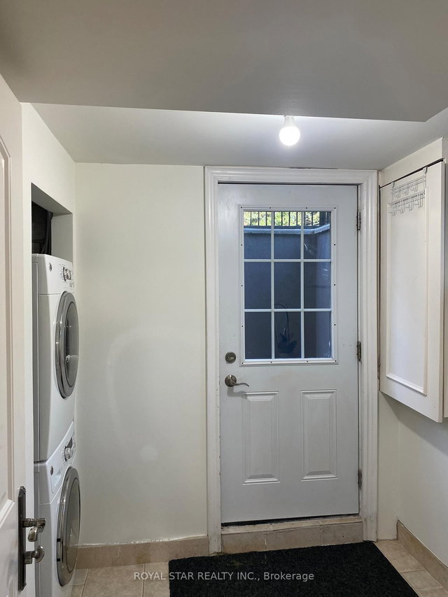 Bsmt - 48 Sunnywood Crescent