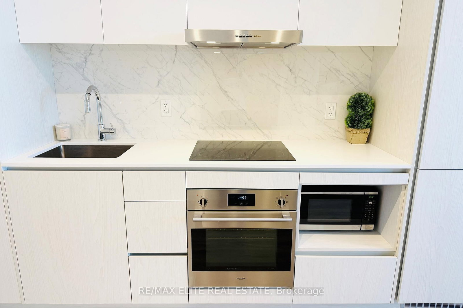 28 Interchange Way, Unit 3307 - Photo 4