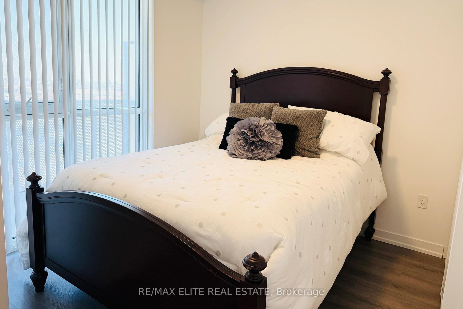 28 Interchange Way, Unit 3307 - Photo 5