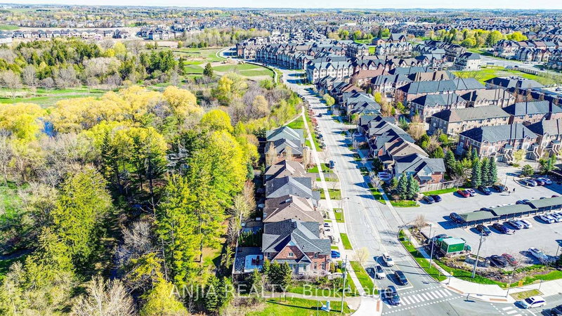 2 Yorkton Blvd, Markham, L6C 0J9 | Image 2