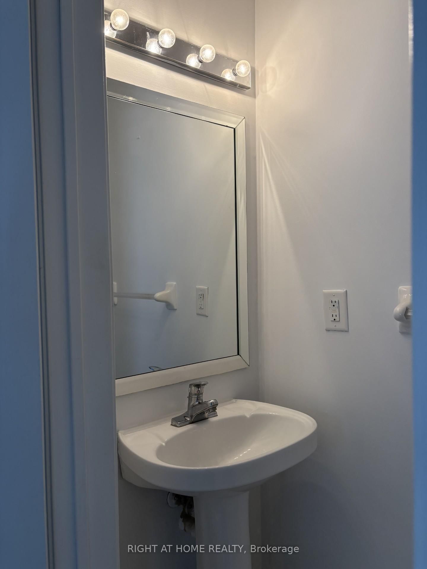 48 Grand Valley Boulevard • Vaughan, ON photo 8