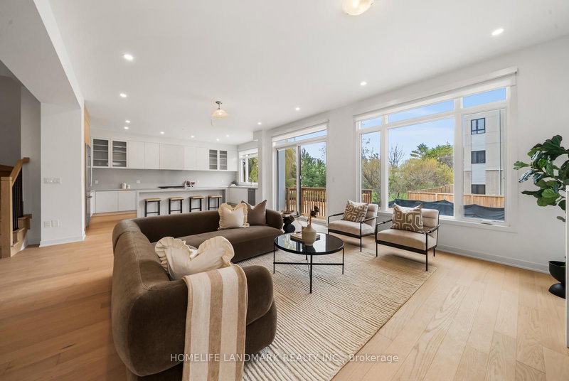 35 Imogene Crt, Richmond Hill, L4C 5W9 | Image 3