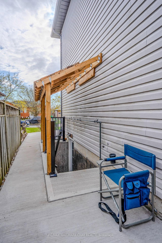 Lower - 19 Julie Street