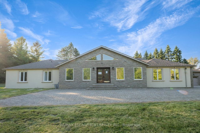 8 Ridgewood Drive