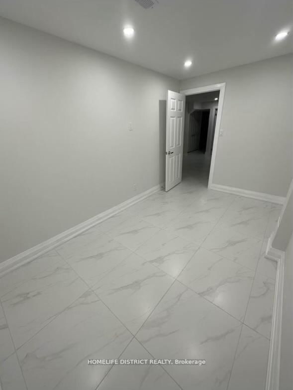 51 Sharpe Cres photo 4