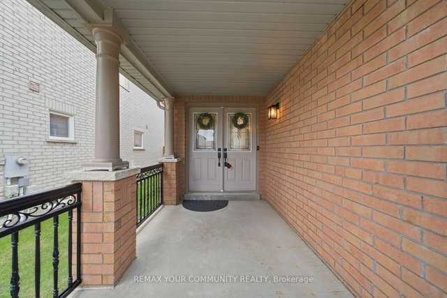 18 La Neve Avenue