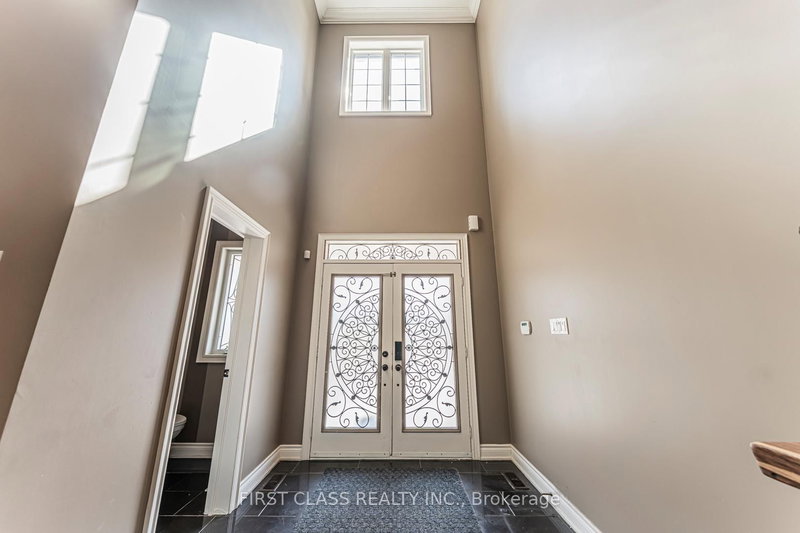 26 Shalom Aleichem Crt, Vaughan, L4J 0E5 | Image 3